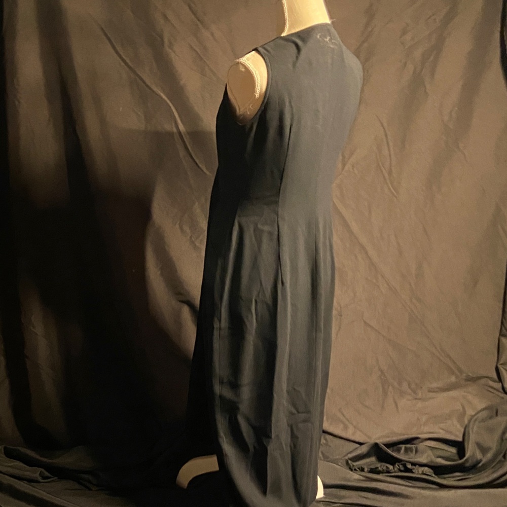 Elegant Black Wrap Midi Dress - Picture 6 of 11